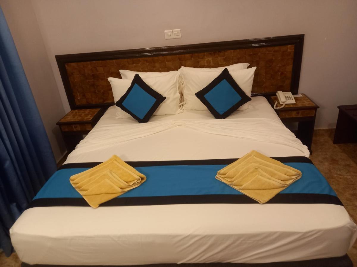 Blue Sand Beach Resort Trikunamalaja Zewnętrze zdjęcie