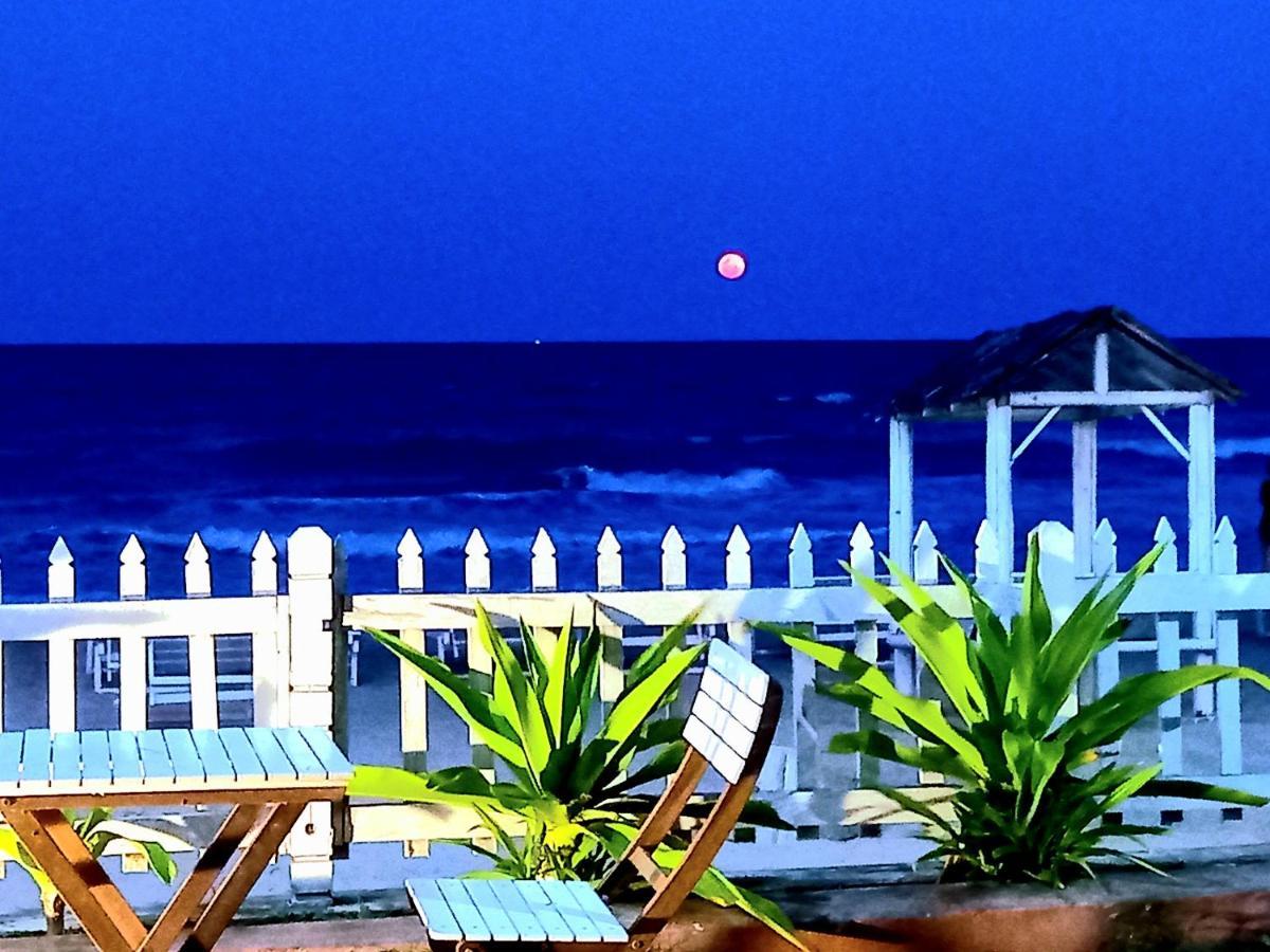 Blue Sand Beach Resort Trikunamalaja Zewnętrze zdjęcie