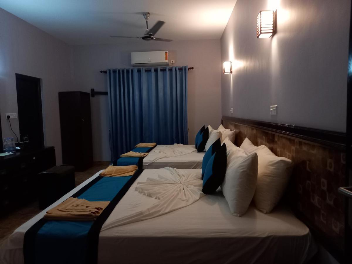 Blue Sand Beach Resort Trikunamalaja Zewnętrze zdjęcie
