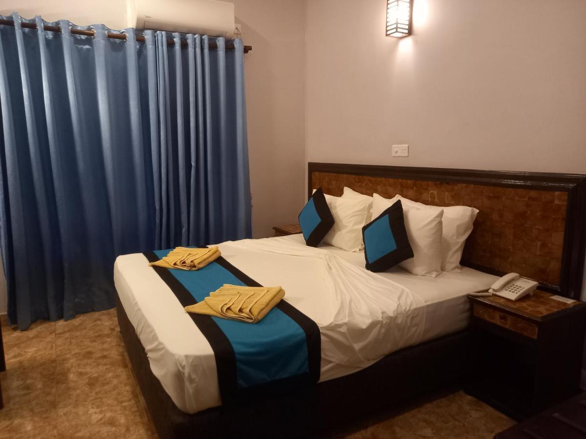 Blue Sand Beach Resort Trikunamalaja Zewnętrze zdjęcie