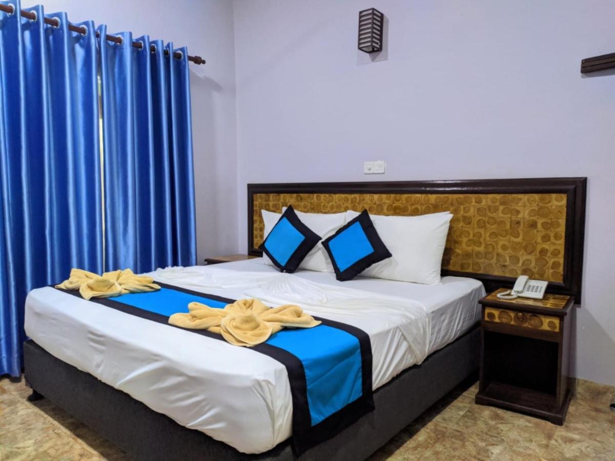 Blue Sand Beach Resort Trikunamalaja Zewnętrze zdjęcie